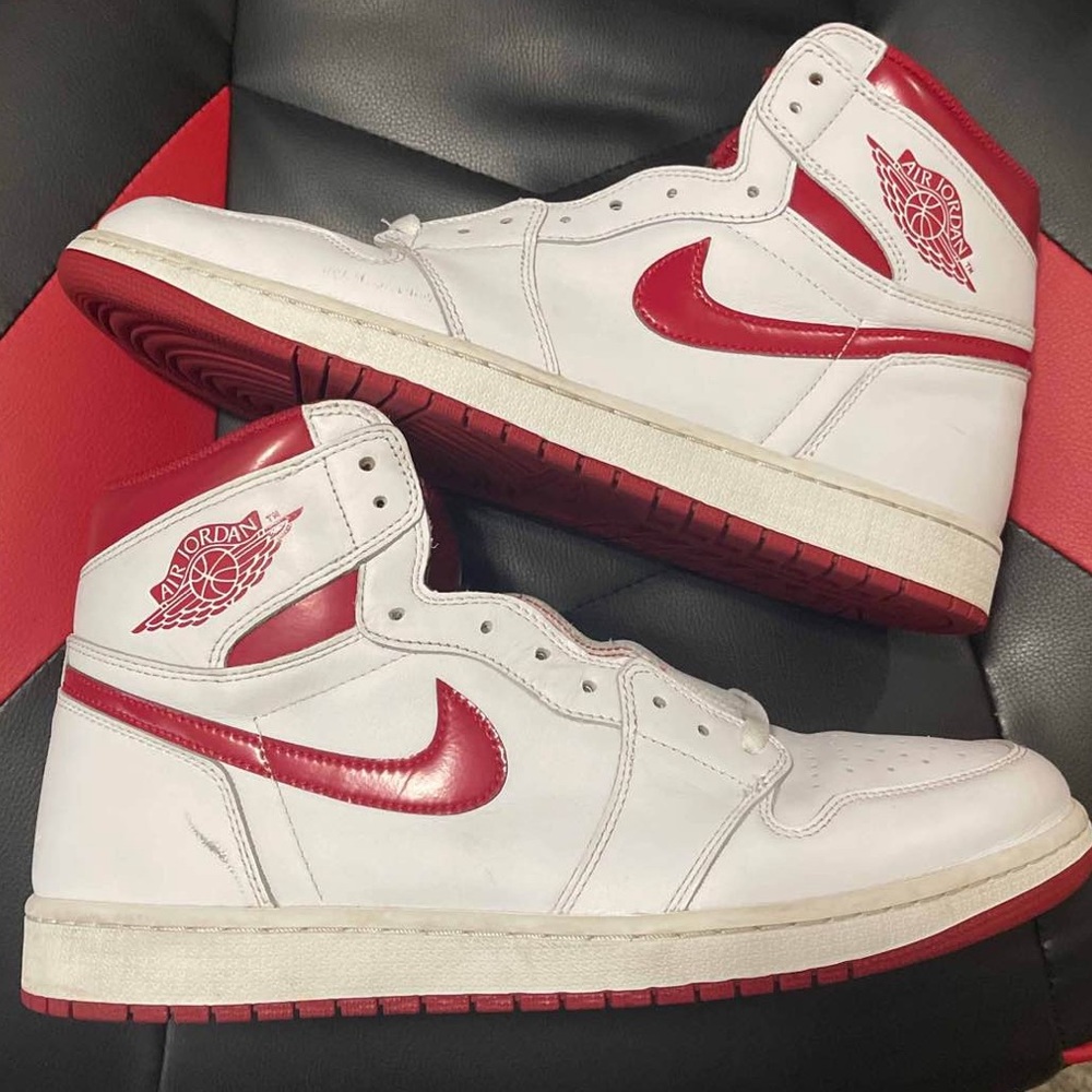 Jordan 1 Metallic Red